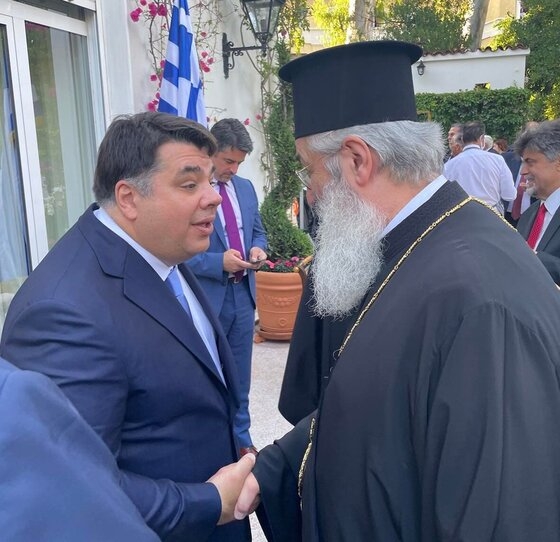 Στιγμιότυπο από τη δεξίωση που παρέθεσε στον Οικουμενικό Πατριάρχη κ.κ. Βαρθολομαίο ο πρέσβης των ΗΠΑ στην Ελλάδα Tζορτζ Τσούνης.